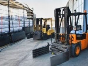 3 Reasons Electric Forklifts Lead Logistics